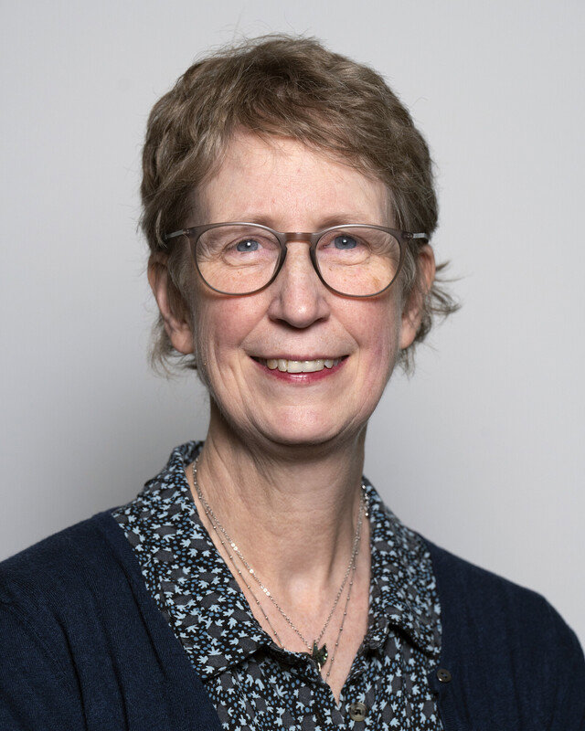 A head and shoulders portrait of Dr Louise Hanna